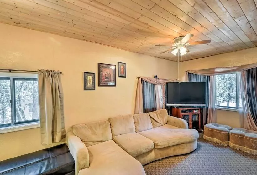 4 Mi To Rainbow Lake: Peaceful Home W/ Deck