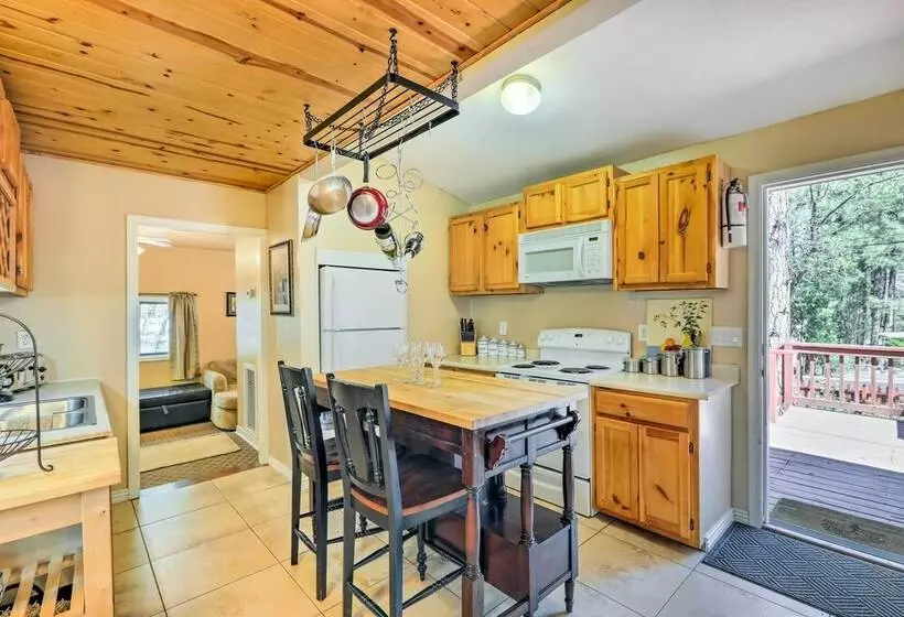 4 Mi To Rainbow Lake: Peaceful Home W/ Deck