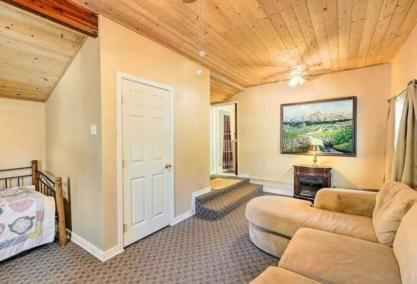 4 Mi To Rainbow Lake: Peaceful Home W/ Deck