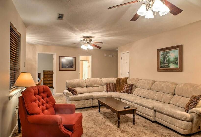 Creekfront Cabin Near Chattanooga W/ Hot Tub!