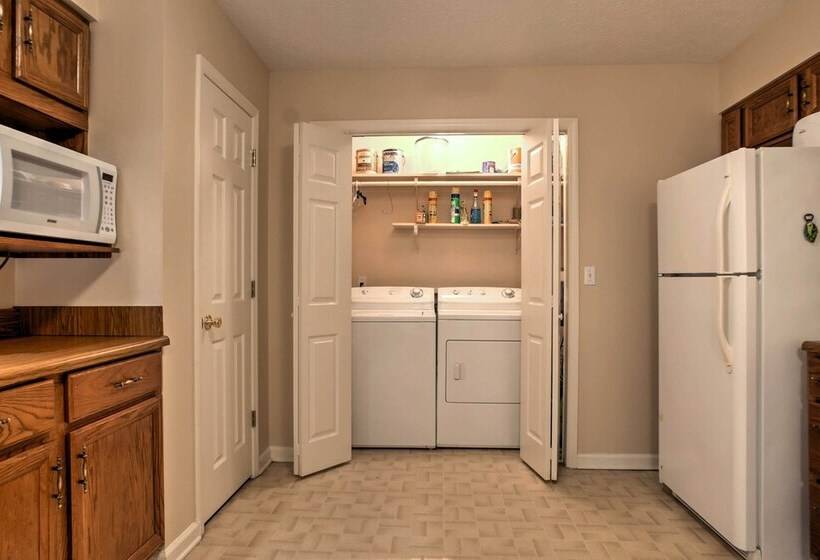 Creekfront Cabin Near Chattanooga W/ Hot Tub!