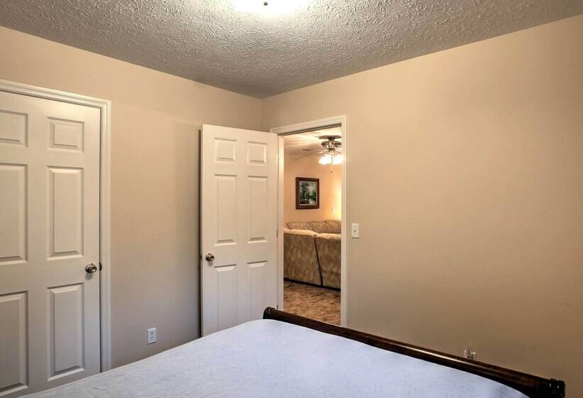 Creekfront Cabin Near Chattanooga W/ Hot Tub!