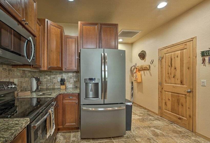 Dog Friendly Show Low Cabin W/ Deck & Views!