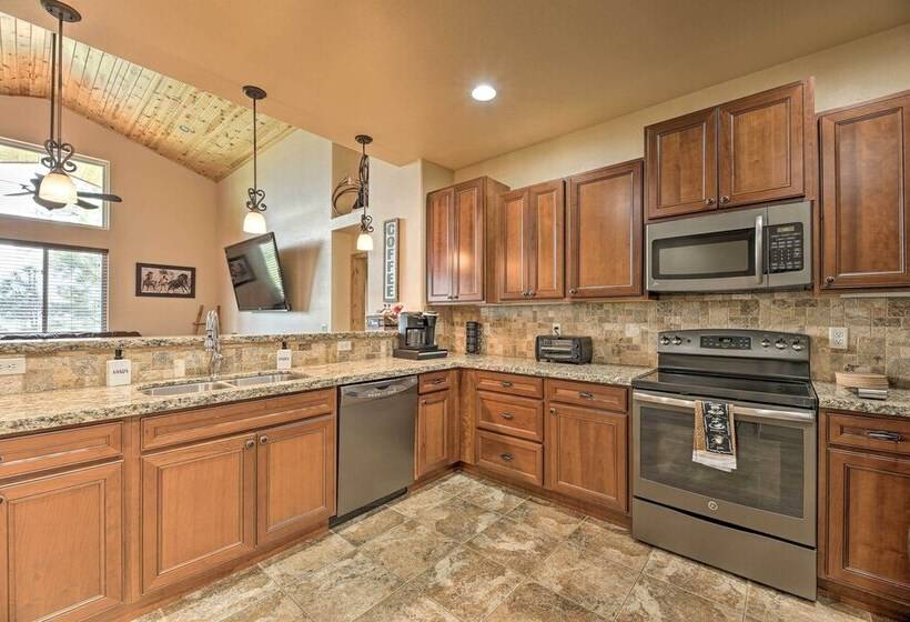 Dog Friendly Show Low Cabin W/ Deck & Views!