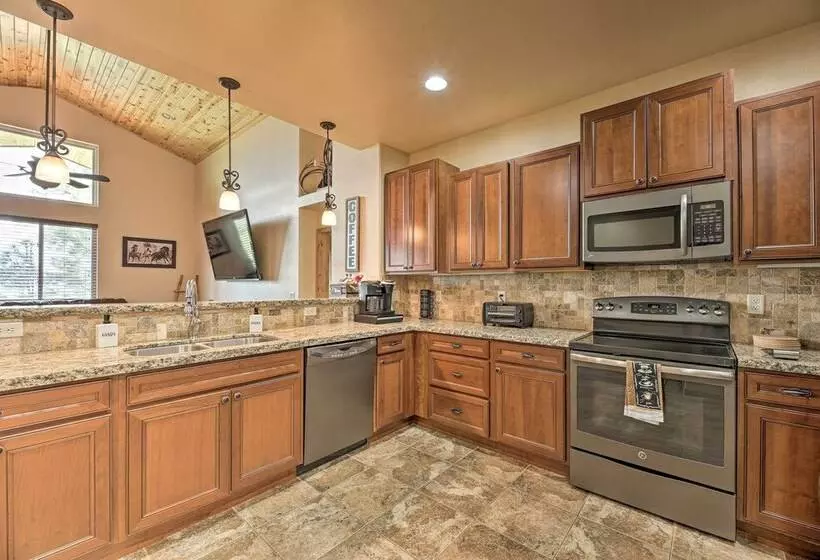 Dog Friendly Show Low Cabin W/ Deck & Views!
