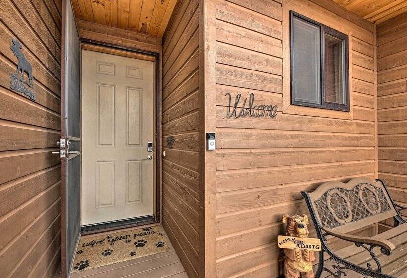 Dog Friendly Show Low Cabin W/ Deck & Views!