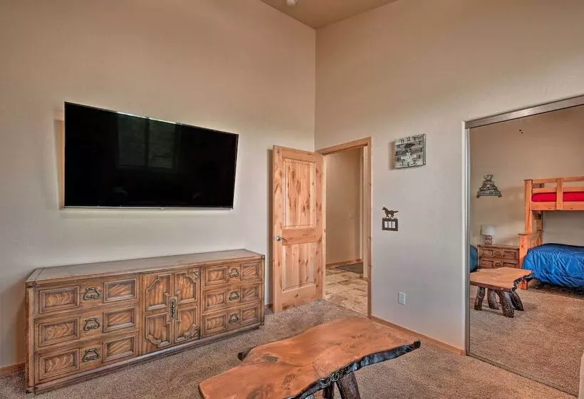 Dog Friendly Show Low Cabin W/ Deck & Views!