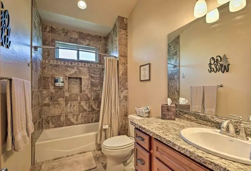 Dog Friendly Show Low Cabin W/ Deck & Views!