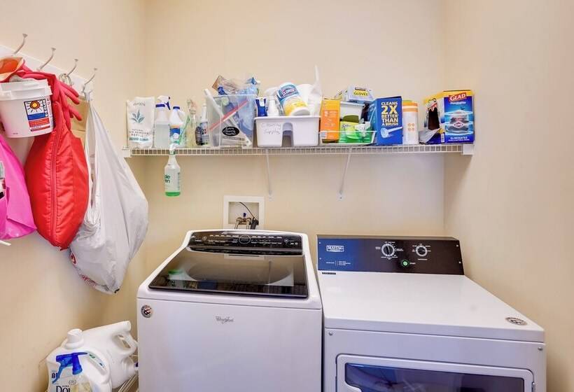 Expansive Upstate Home W/ Home Theater!