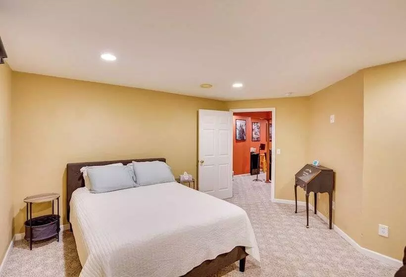 Expansive Upstate Home W/ Home Theater!