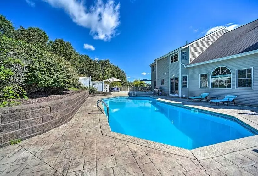 Expansive Upstate Home W/ Home Theater!