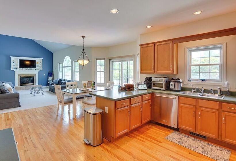 Expansive Upstate Home W/ Home Theater!