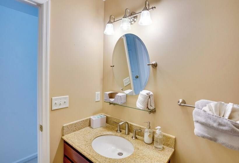 Expansive Upstate Home W/ Home Theater!