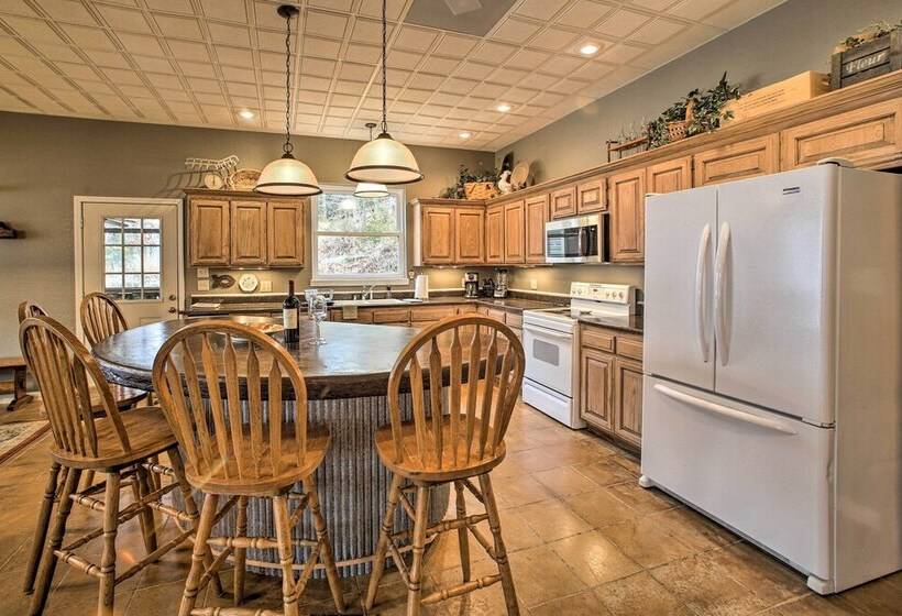 Waters Edge : Home On Shore Of Beaver Lake!