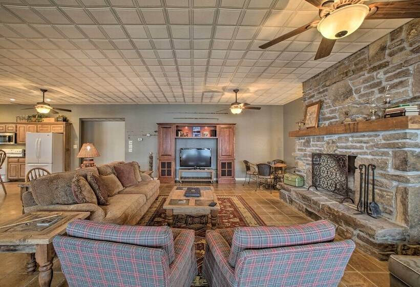 Waters Edge : Home On Shore Of Beaver Lake!