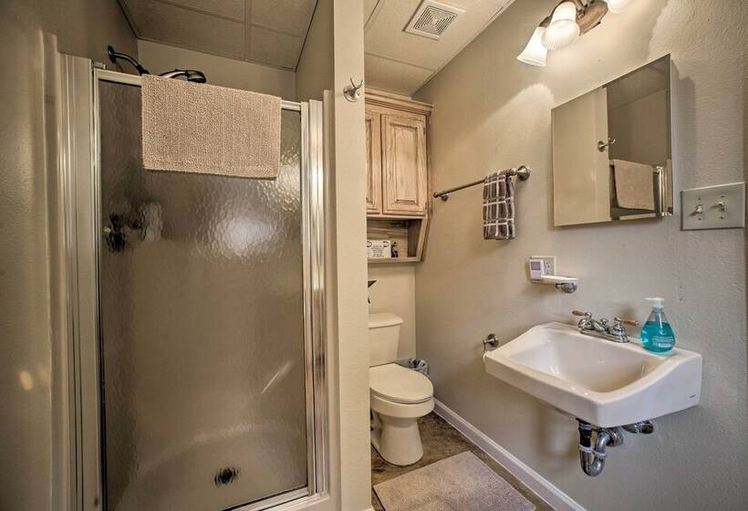 Waters Edge : Home On Shore Of Beaver Lake!