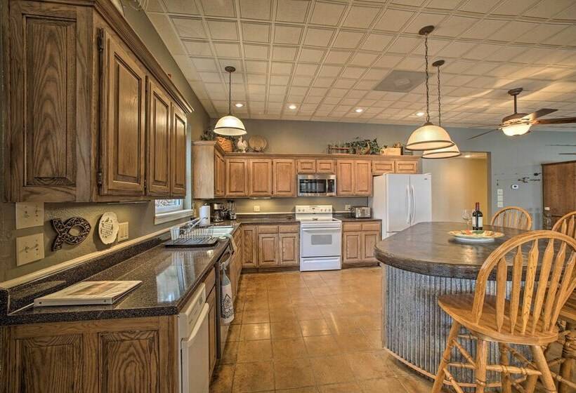 Waters Edge : Home On Shore Of Beaver Lake!