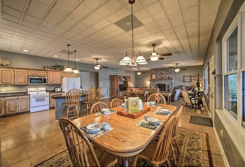 Waters Edge : Home On Shore Of Beaver Lake!