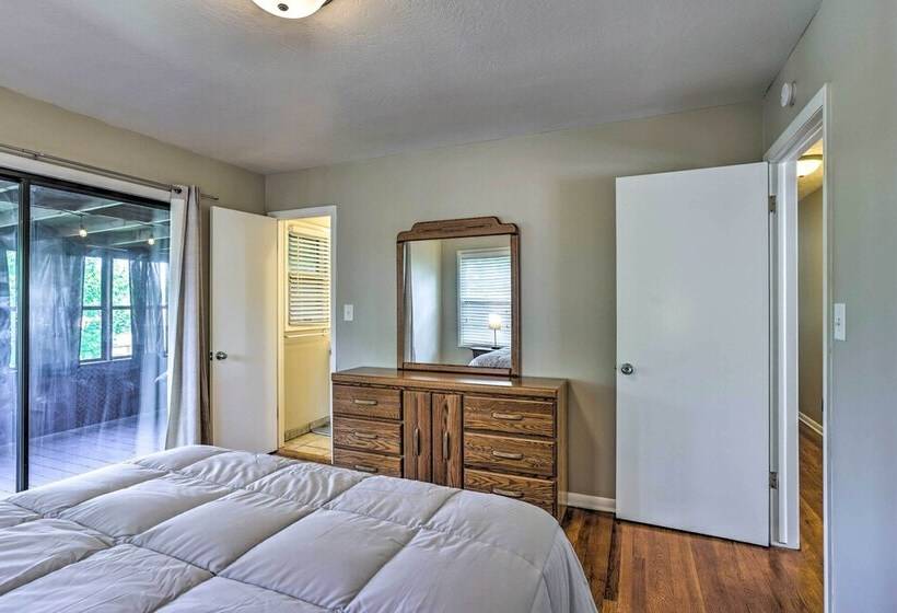 Family Friendly Omaha Home ~ 5 Mi To Dtwn!