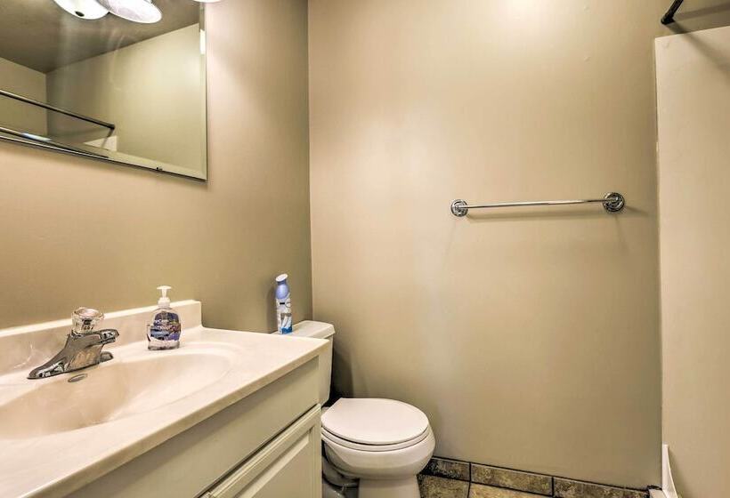 Family Friendly Omaha Home ~ 5 Mi To Dtwn!