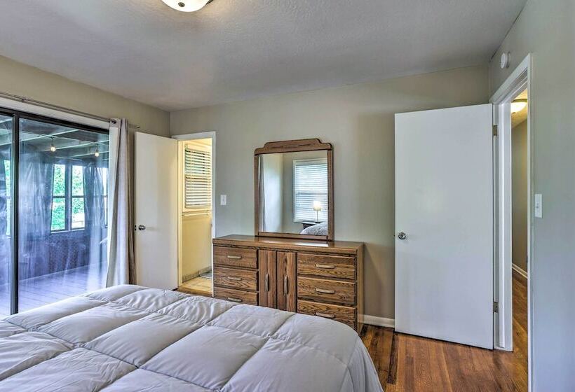 Family Friendly Omaha Home ~ 5 Mi To Dtwn!