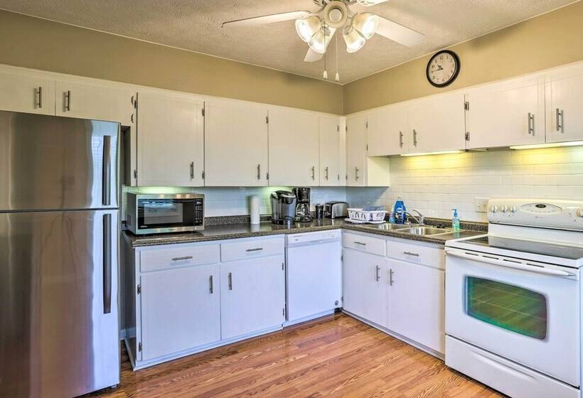 Family Friendly Omaha Home ~ 5 Mi To Dtwn!
