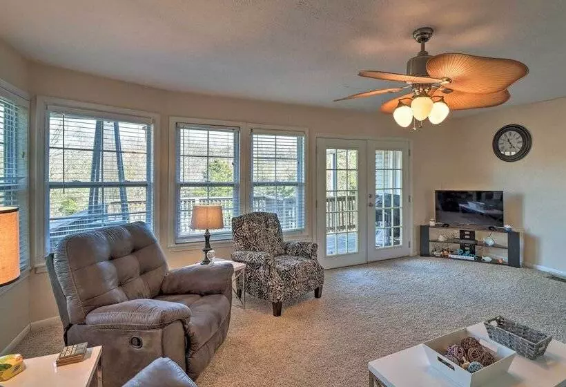 Fisherman Friendly Bull Shoals Escape On Lakefront