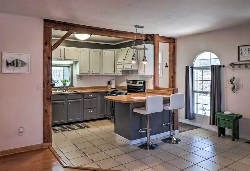 Fisherman Friendly Bull Shoals Escape On Lakefront