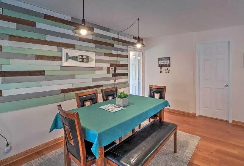 Fisherman Friendly Bull Shoals Escape On Lakefront