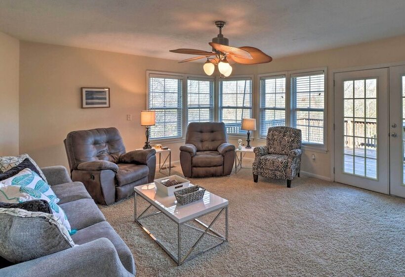 Fisherman Friendly Bull Shoals Escape On Lakefront