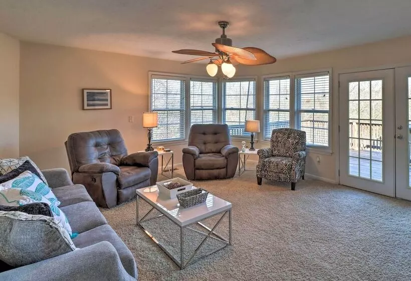 Fisherman Friendly Bull Shoals Escape On Lakefront