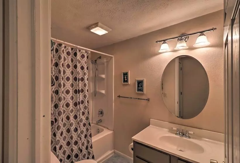 Fisherman Friendly Bull Shoals Escape On Lakefront