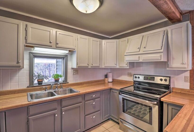 Fisherman Friendly Bull Shoals Escape On Lakefront