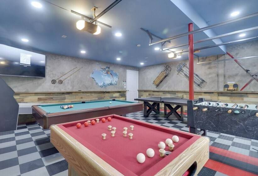 17 Seat Theater, Hot Tub & Game Room: Ideal Home!