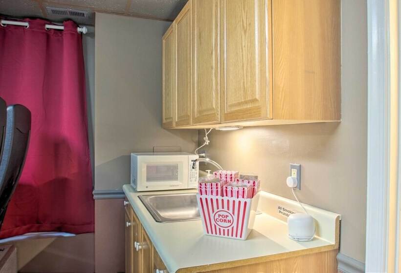 17 Seat Theater, Hot Tub & Game Room: Ideal Home!