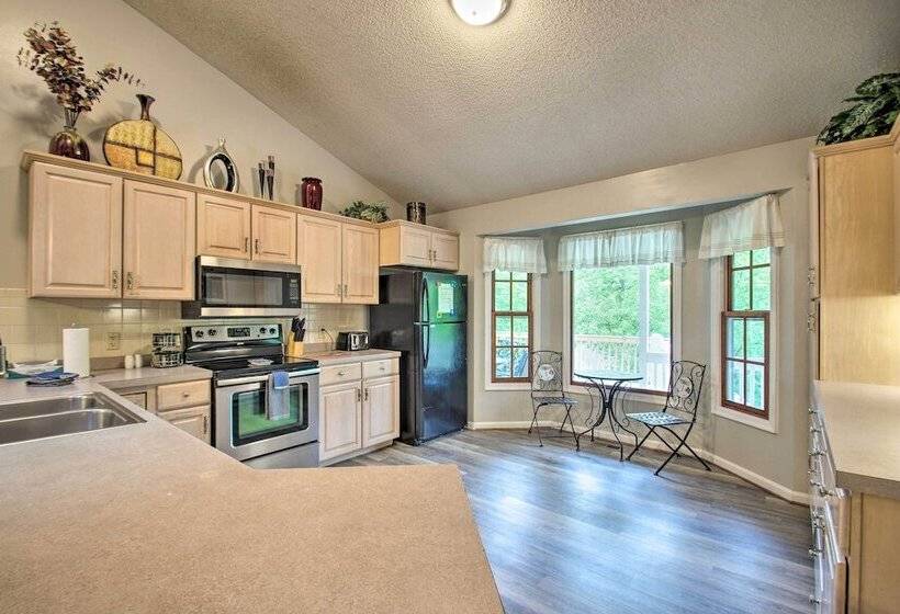 17 Seat Theater, Hot Tub & Game Room: Ideal Home!