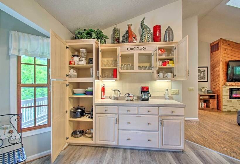 17 Seat Theater, Hot Tub & Game Room: Ideal Home!