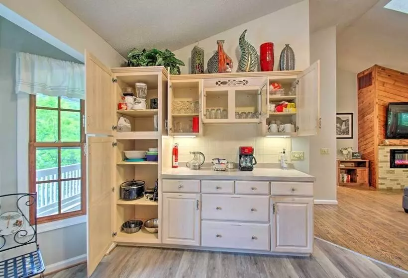 17 Seat Theater, Hot Tub & Game Room: Ideal Home!