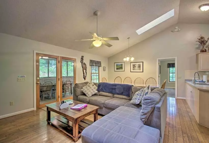 17 Seat Theater, Hot Tub & Game Room: Ideal Home!