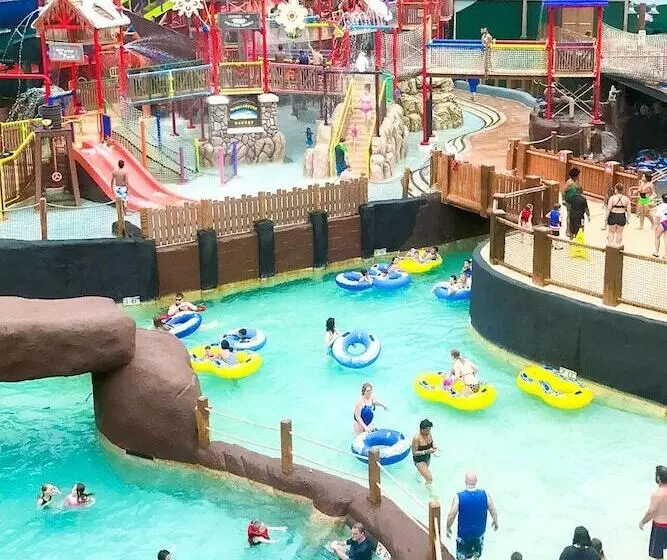 17 Seat Theater, Hot Tub & Game Room: Ideal Home!