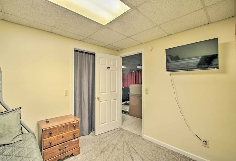 17 Seat Theater, Hot Tub & Game Room: Ideal Home!