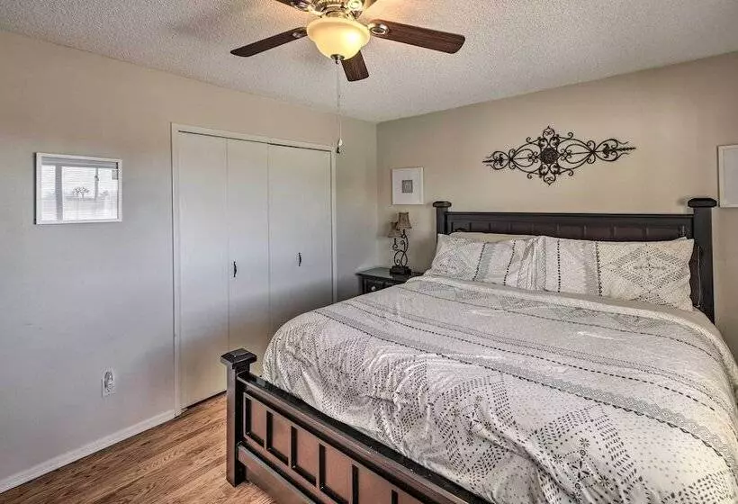 Private Pool & Hot Tub: Havasu Getaway!