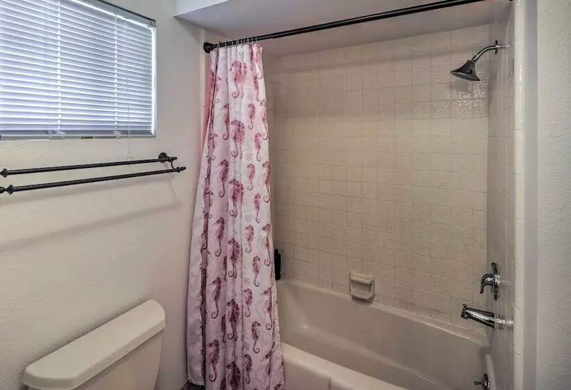 Private Pool & Hot Tub: Havasu Getaway!