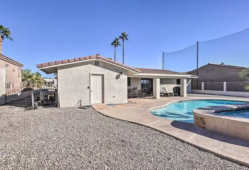 Private Pool & Hot Tub: Havasu Getaway!