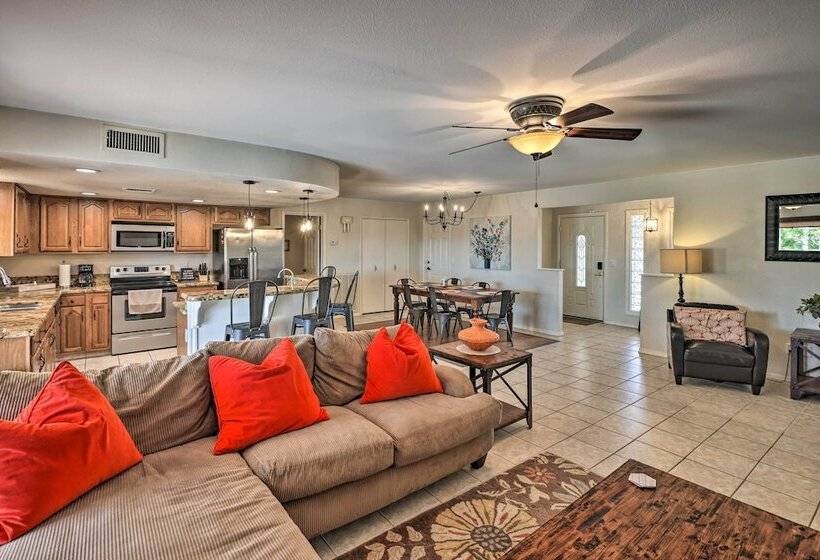 Private Pool & Hot Tub: Havasu Getaway!