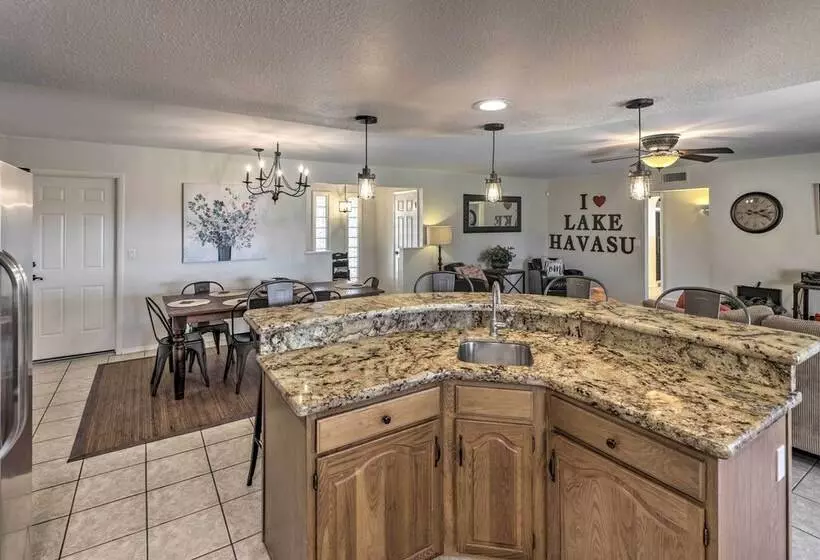 Private Pool & Hot Tub: Havasu Getaway!