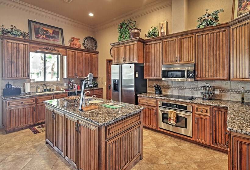 Lake Havasu City Paradise W/ Private Pool & Patio!