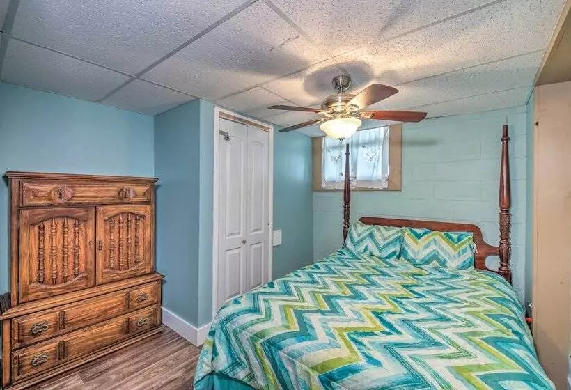 Lake House W/ Hot Tub + Fire Pit   1 Mi To Marina!