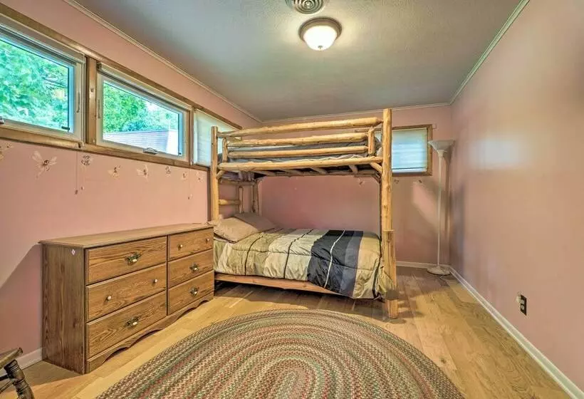 13 Mi To Downtown: Quiet Lakefront Cottage