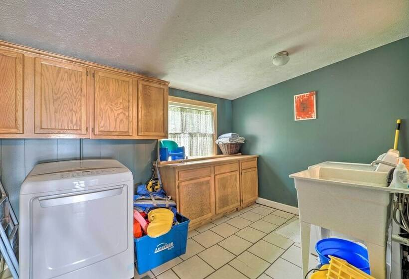 13 Mi To Downtown: Quiet Lakefront Cottage